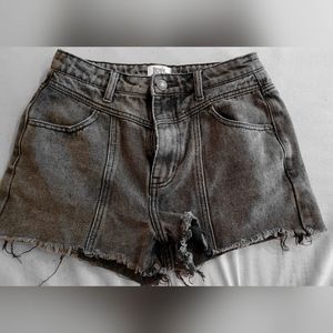 FREE SHIPPING WHEN BUNDLEDBlack/grey shorts
